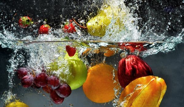 Metodă eficientă şi naturală prin care elimini chimicalele din fructe şi legume