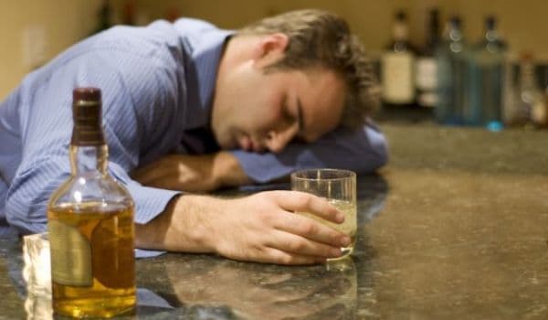Românii sunt printre cei mai mari băutori de alcool din lume. În UE suntem pe locul doi