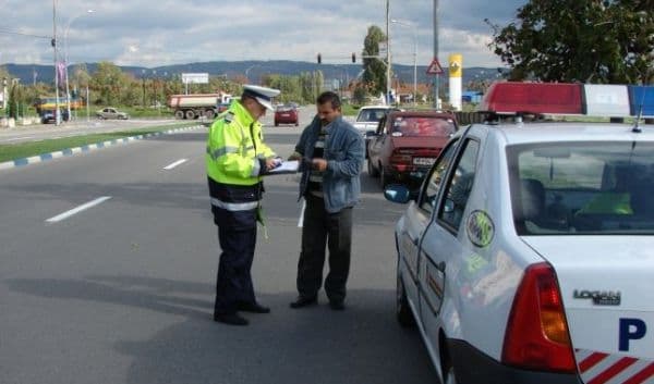 Marfă de contrabandă confiscată, permise reținute și sute de amenzi date în urma unei acțiuni a poliției