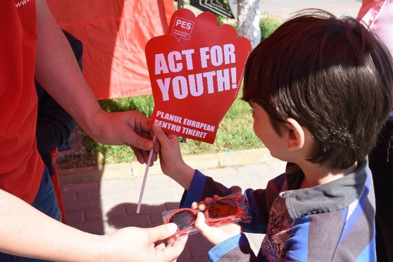 Pes Activists Botoşani luptă pentru promovarea drepturilor tinerilor - FOTO