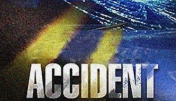 Accident spectaculos. Un şofer beat a intrat cu maşina într-o pompă de alimentare dintr-o benzinărie