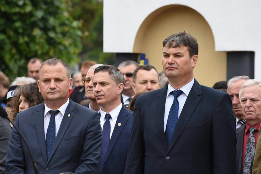 „Ziua Eroilor şi Martirilor Neamului Românesc” - Slujbă de pomenire și depunere de coroane în cimitirul Pacea - FOTO