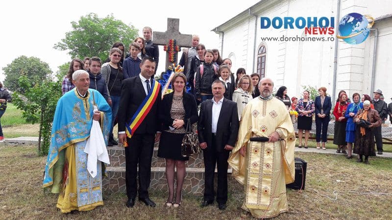 Cetățenii comunei Broscăuți au celebrat Ziua Eroilor – FOTO
