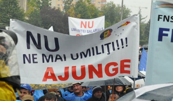 Angajații din primării și consilii județene intră în grevă începând de marți