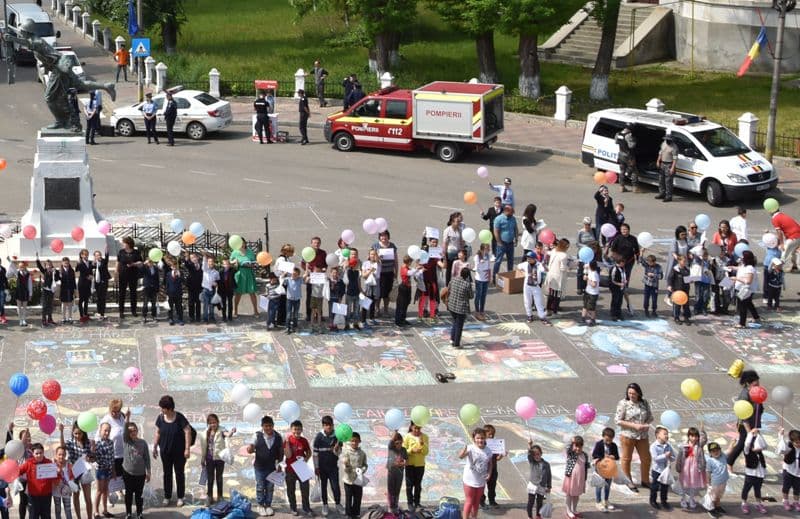 Poliţiştii botoşăneni le urează tuturor copiilor un 1 Iunie plin de bucurii !