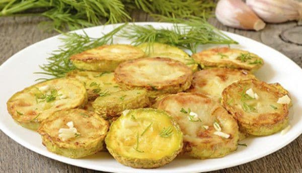 Cei mai delicioşi dovlecei pane cu usturoi