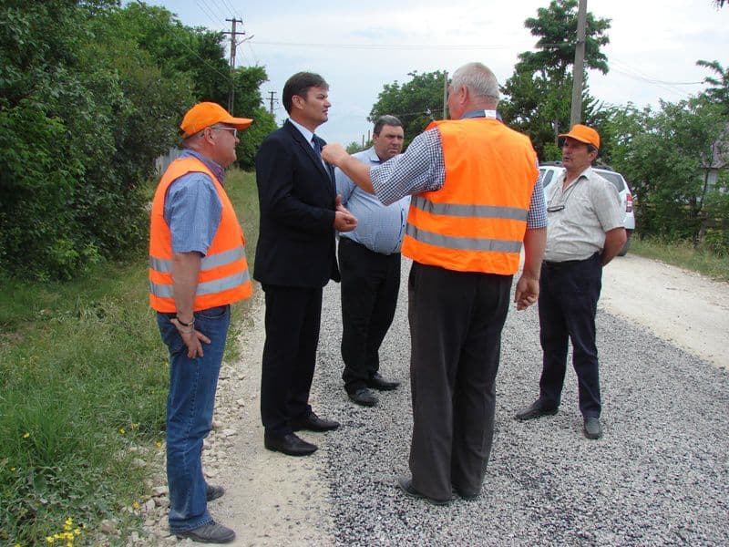 Lucrările experimentale pe drumul naţional Manoleasa – Rădăuţi Prut, verificate de prefectul judeţului - FOTO