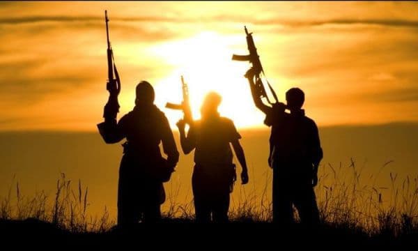 Mișcare fără precedent a românilor în fața terorismului
