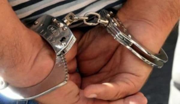 Dorohoian reţinut pentru 30 de zile după ce a tâlhărit un bărbat în scara unui bloc 