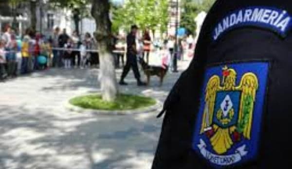 Nu lăsaţi copiii să se joace nesupravegheați. Vacanță în siguranță alături de jandarmii botoșăneni!
