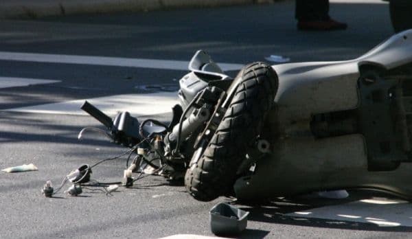 Inconștiență... S-a urcat pe un moped fără permis și a ajuns la spital!