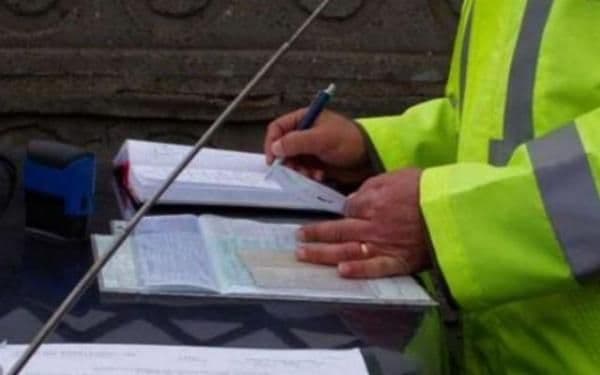 Șoferi cercetați după ce s-au urcat la volanul unor mașini radiate din circulație și fără permis