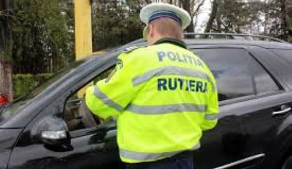 Cercetat după ce și-a băgat prietenul în spital și a plecat de la locul accidentului. Surpriză... nu avea permis de conducere!