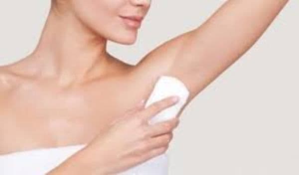 Cât de dăunător este aluminiul din antiperspirante