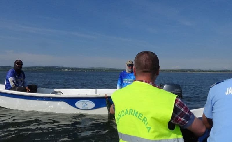 Șapte pescari care nu dețineau permis de pescuit și braconau pe acumularea Rogojești, amendați