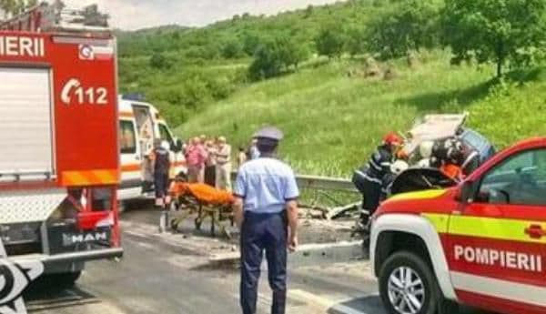 Accident! Trei persoane au ajuns la spitalul Dorohoi după ce șoferul a pierdut controlul mașinii într-o curbă!