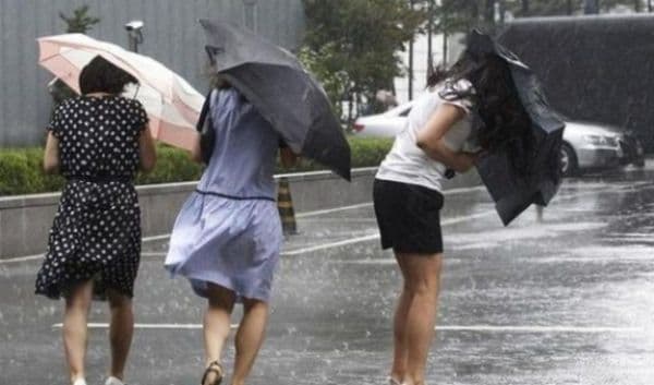 Avertizare meteo: Vijelii, grindină și ploi torențiale de duminică și până marți. Va ploua cu 50-75 litri/mp