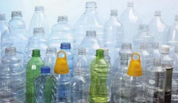 Refolosești sticlele de plastic? Iată ce boli poți să iei