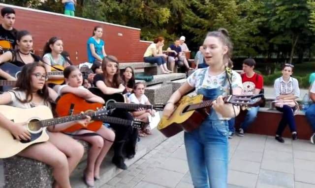 Folk de vară în parcul Cholet din Dorohoi - VIDEO