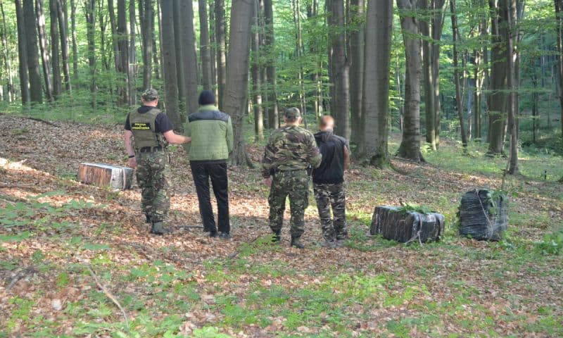 Contrabandişti reţinuţi cu focuri de armă de polițiștii de frontieră dorohoieni – FOTO