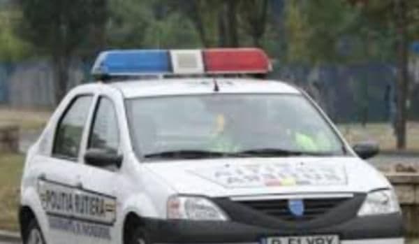 Adolescent cercetat pentru conducere fără permis, părăsirea locului accidentului și vătămare corporală din culpă