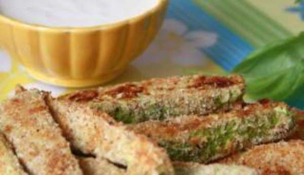 Fâșii de dovlecei cu parmezan și sos cremos