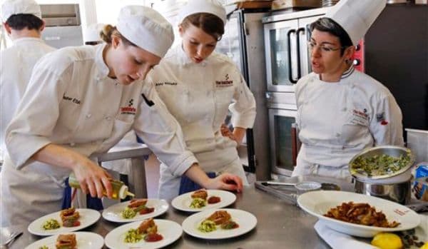 Locuri de muncă pentru persoanele calificate ȋn domeniul hotelier – gastronomic care doresc să lucreze în Germania