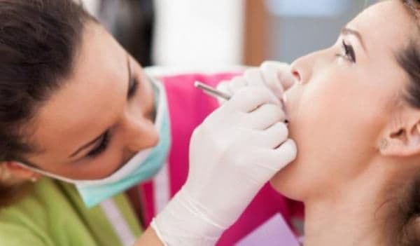 Femeie din Dorohoi desfigurată în urma unei vizite la stomatolog