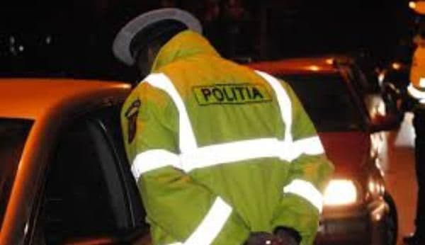 Dosar penal pentru un tânăr care s-a urcat la volan fără permis și mort de beat