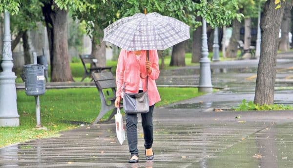 Informare meteo: Ploi torențiale și furtuni de sâmbătă până duminică