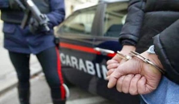 Un român a fost arestat în Italia. Polițiștii l-au prins în timp ce făcea o faptă groaznică