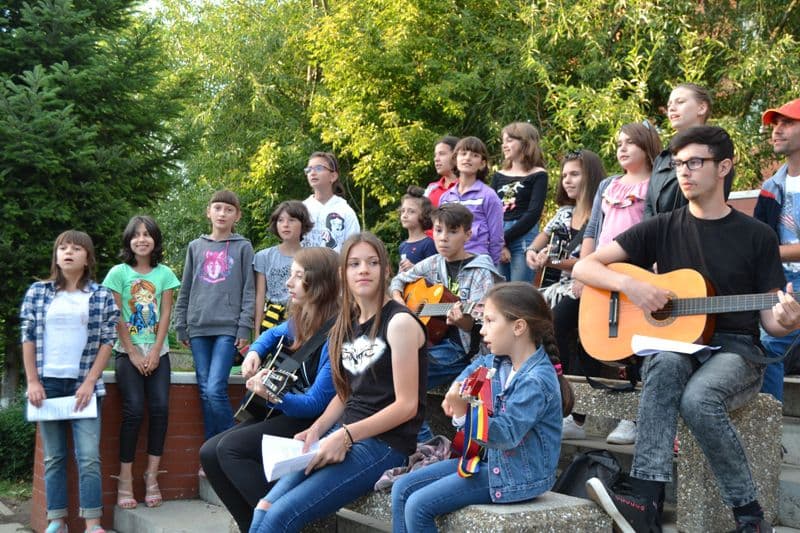 Parcul Cholet – Dorohoi! Dacă e duminică...e Folk... - VIDEO