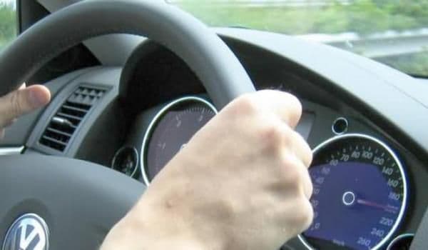 Cercetat penal după ce a încredințat mașina unui prieten care nu deţine permis de conducere