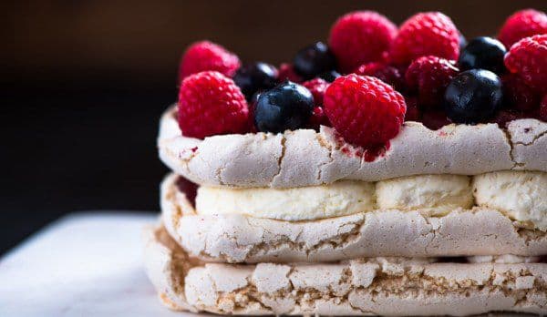 Desert delicios cu blat din bezea