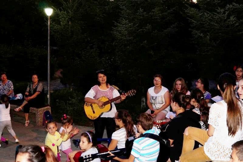 Competiţie la serile de Folk din Parcul Cholet Dorohoi - VIDEO