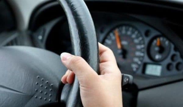 O tânără din Suharău a furat mașina părinților și a plecat la plimbare deși nu are permis de conducere