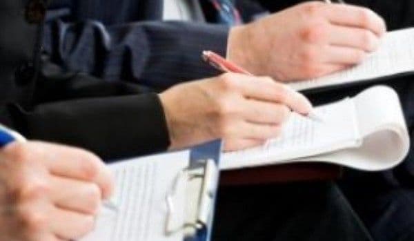 Modificări la Codul Muncii: Un angajat în delegație e obligat să aibă o copie de pe contractul de muncă la el?