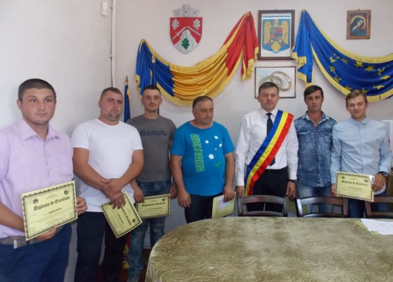 Primăria comunei Ibănești premiază perfomanțele - FOTO