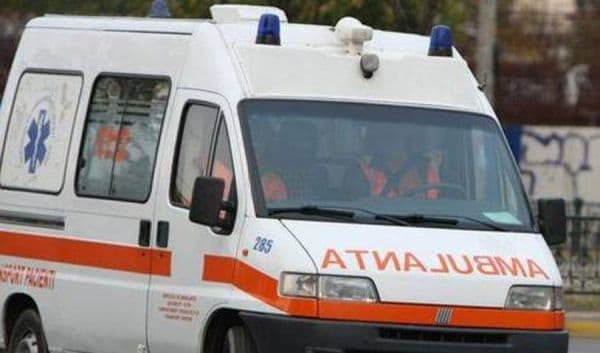 Aproape de tragedie! Un copil de cinci ani a căzut de la etajul 1 al unui bloc din Dorohoi! E în stare gravă la spital
