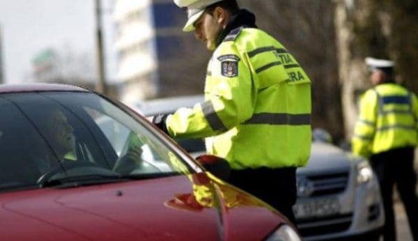 În ultimele 7 zille, poliţiştii de la Rutieră au aplicat 359 de amenzi și au fost reţinute 34 de permise de conducere