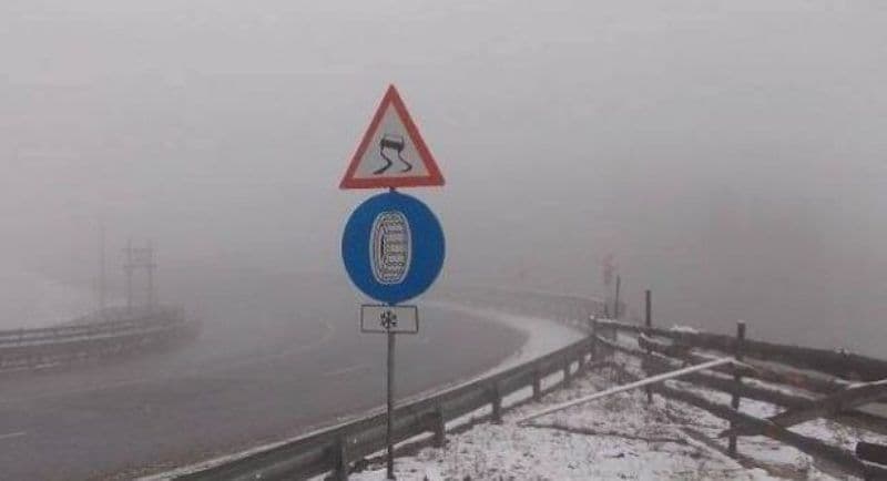 Ninsoare în România, în luna august. Cine s-a bucurat de fulgii de nea