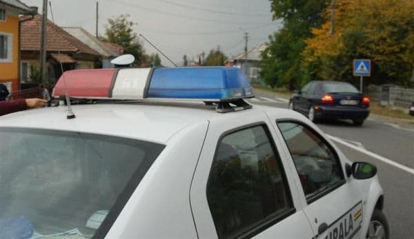Un tânăr de 24 de ani s-a ales cu dosar penal după ce a fost depistat în trafic cu o mașină cu număr fals de înmatriculare