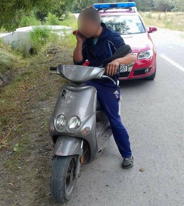 Minor fără permis de conducere depistat în trafic cu un scuter neînregistrat - FOTO