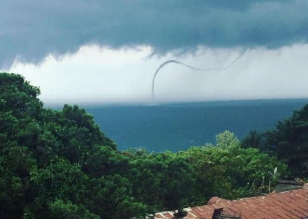 Fenomen spectaculos: O trombă s-a format în Marea Neagră