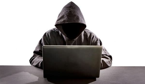 Atenție, părinți! Traficanții de stupefiante folosesc jocuri și chat-uri ca momeală pentru puști. Internetul, piața ascunsă a dealerilor de droguri