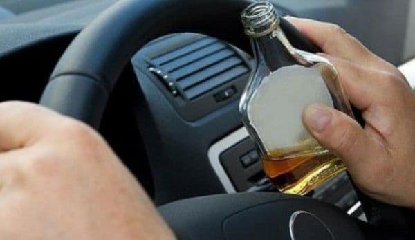 Inconștiență în trafic! S-au urcat la volan beți criță și fără permis. Vezi ce alcoolemie aveau!