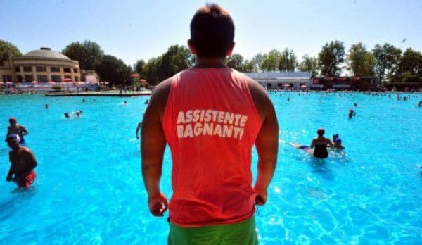 O româncă de 35 de ani s-a stins sub ochii soțului în Italia A mâncat o pizza, a intrat în piscină să facă o baie, dar a murit!