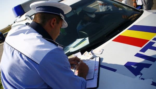 Tânăr de 19 ani din Dorohoi depistat în trafic fără permis