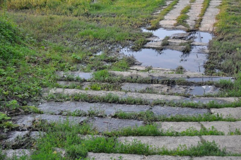 Primim la redacţie - Canalizare înfundată şi dejecţii revărsate pe Valea Ţiganului - FOTO