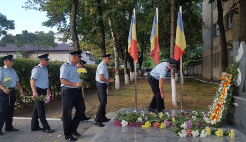 Șase angajați ai I.S.U. Botoșani avansați înainte de termen, de Ziua Pompierilor din România - FOTO